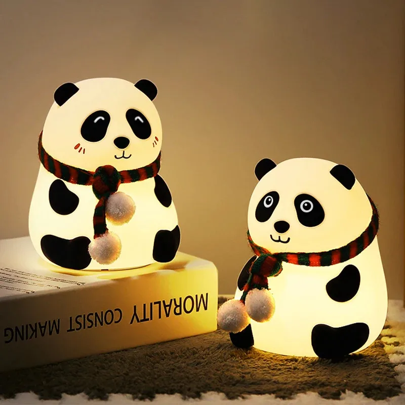 Baby Nursery Table Lamp - โคมไฟกลางคืนรูปแพนด้าน่ารัก ซิลิโคนสำหรับห้องเด็ก โคมไฟนอนหลับ ควบคุมด้วยระบบสัมผัส ชาร์จผ่าน USB